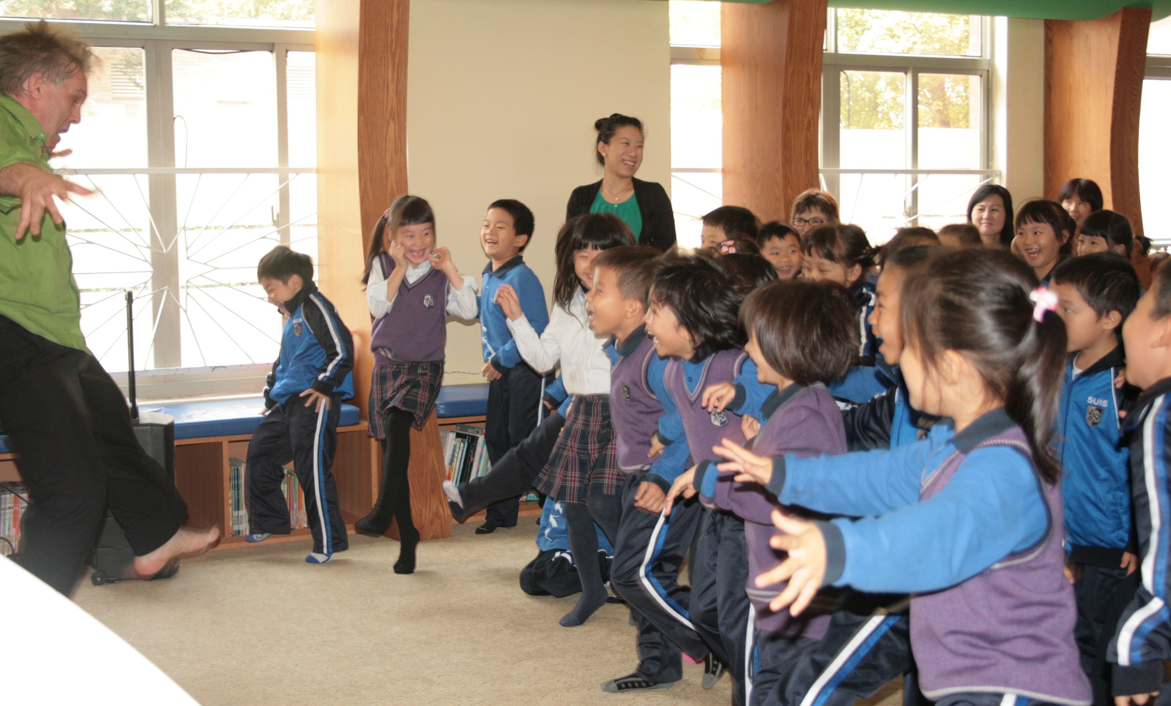 Andy Wright International Storyteller performing Folk, Fairy Tales Narratives Global World Storytelling